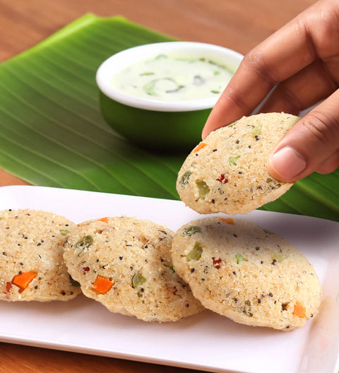 Tasty Idli picture with chutney